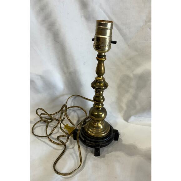Vintage / Antique brass lamp base - Picture 1 of 5